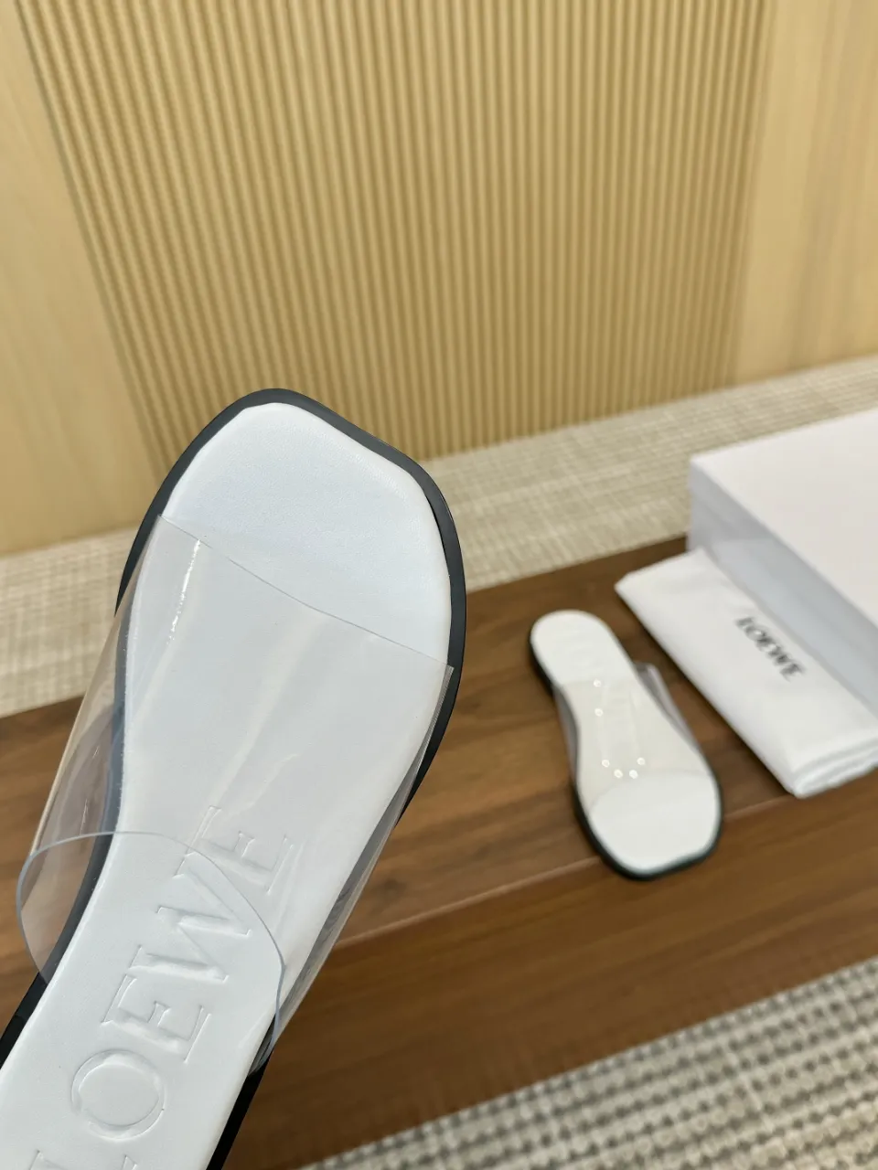 👟👟Ex-factory price 340👟👟 LOEWE 25th season latest style, 4 colors optional, leather sole plus 40